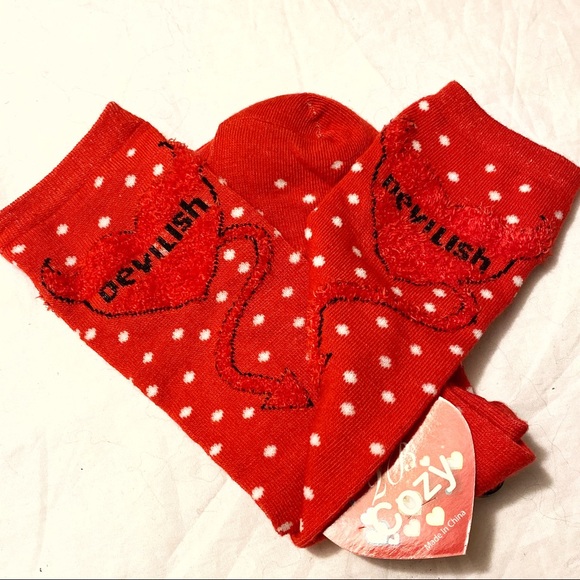 ⚠️ Devilish fuzzy red white black heart polka dot ankle socks - Picture 4 of 4